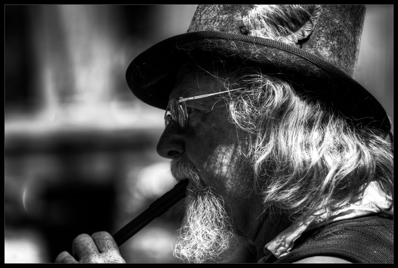 "Exhale", black and white street photography by Robert Santafede